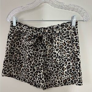 Jolt sz sm shorts in linen and rayon animal print  matching tie belt soft fabric